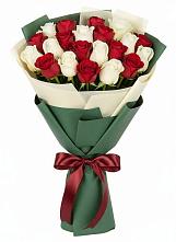 Букет Микс из красных и белых роз в Иваново
