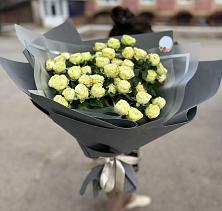 Букет Белые кустовые розы Солинеро в Иваново