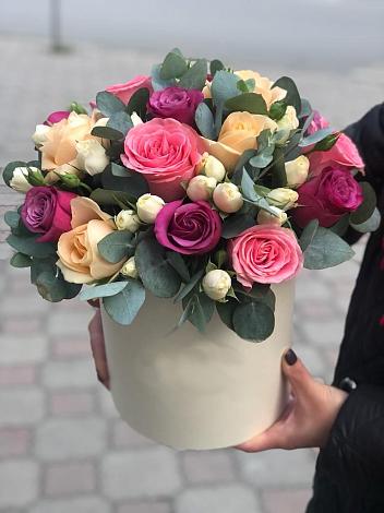 Цветочная композиция из Розы в шляпной коробке в Иваново