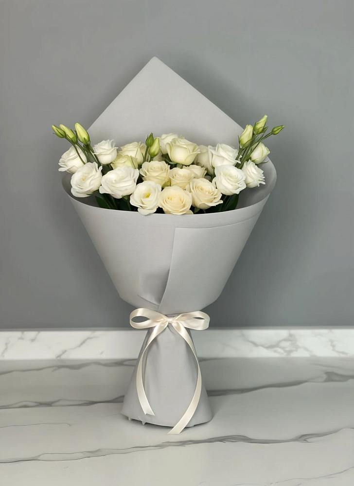 Букет цветов из: Розы и Лизиантусы в Иваново