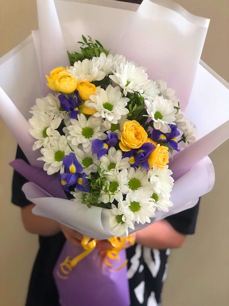 Букет цветов из: Ирисы, Хризантемы и Розы в Иваново