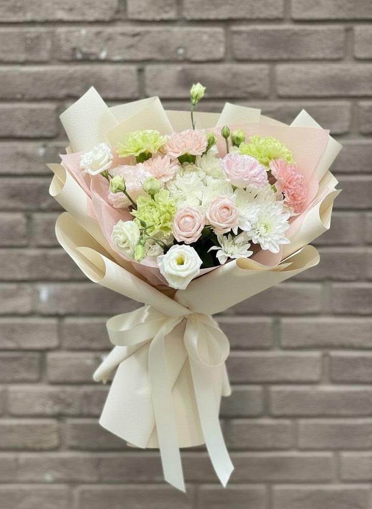 Букет цветов из: Гвоздики, Розы, Лизиантусы и Хризантемы в Иваново