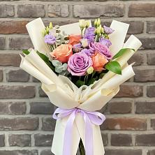 Букет цветов из:  Лизиантусы и Розы в Иваново