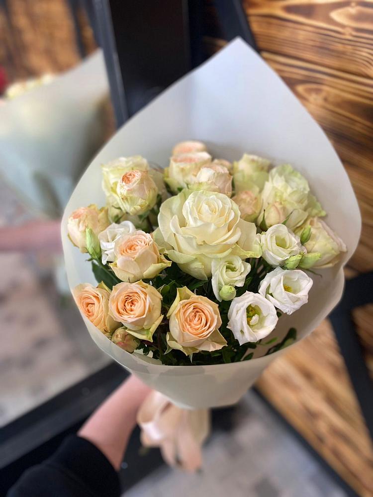 Букет цветов из: Розы и Лизиантусы в Иваново